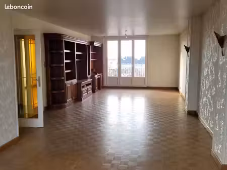 a vendre  grand appartement centre ville cambrai  offrant confort  luminosité et aucun tra