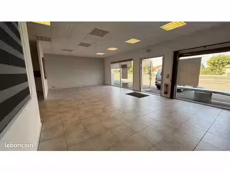 150m2 de commerce