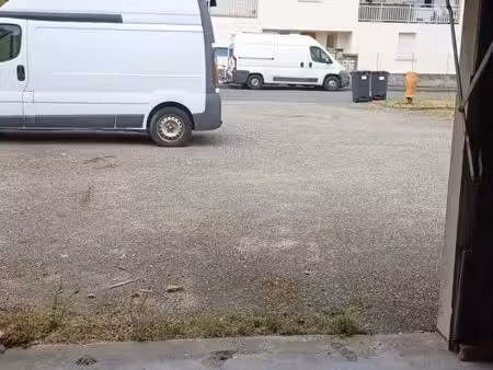 garage à louer 90/mois ◊