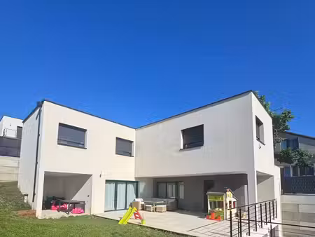 maison contemporaine 2023 • 200 m² habitables • 4 chambres • sous-sol 140 m² • dpe a