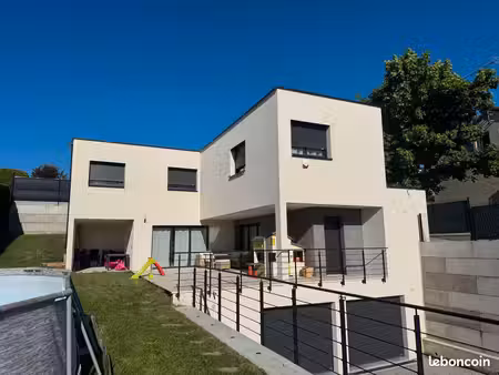 villa contemporaine – 200 m² + garage de 80 m² – terrain clos de 600 m²