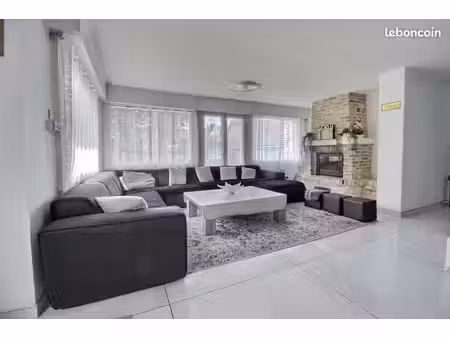 maison 8 pièces 18035 m²