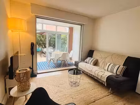 joli t2 avec jardinet  piscine  parking