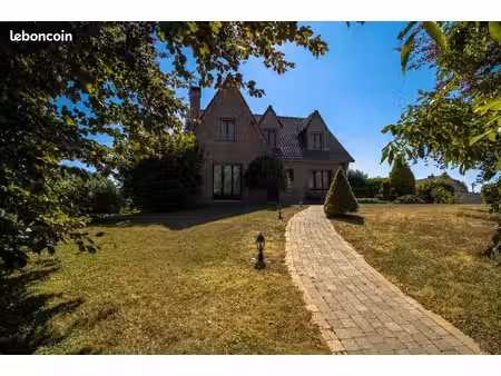 pavillon individuel semi-plain-pied – 147 m² – parc de 2 660 m² – sous-sol