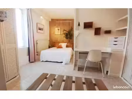 espace privé type studio (18m² avec salle d’eau) + cuisine équipée à deux – au pied des cé