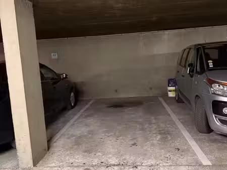 location place parking couvert
