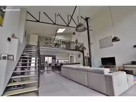 loft/atelier/surface 5 pièces 178 m²