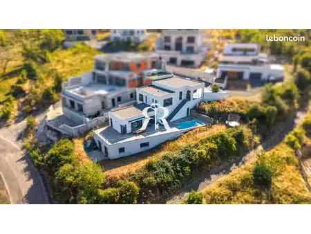 villa 6 pièces 163 m²