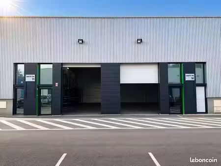 atelier + entrepôt + bureau + 3 parking – 220m²