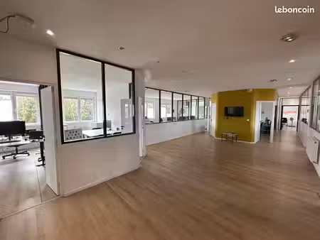 bâtiment bureaux 700 m²
