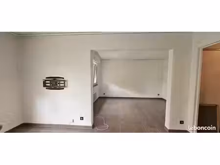 appartement t5 102 m2 avec balcon  loggia  garage et place de parking