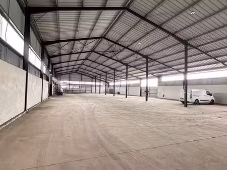 bâtiment 1600 m² - lons 64140