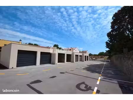 parking/box 1 pièce 15 m²