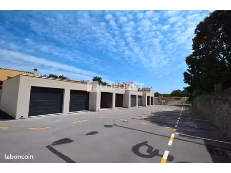 parking/box 1 pièce 15 m²
