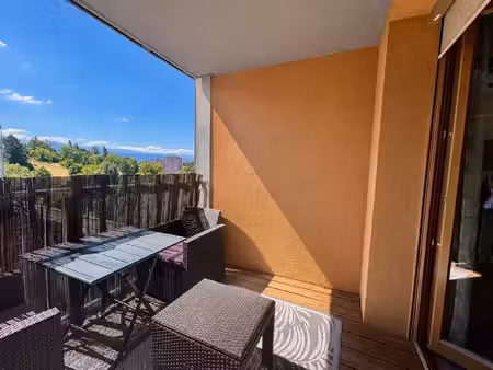 exclusivité t2 lumineux avec terrasse et vue dégagée sur l