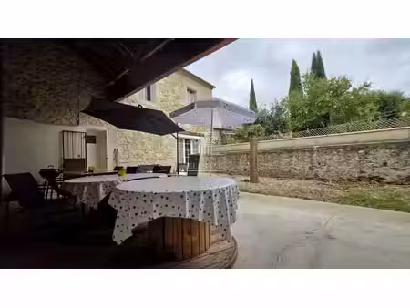 maison t5 - 115m2 au coeur d'un joli village avec cour de 11