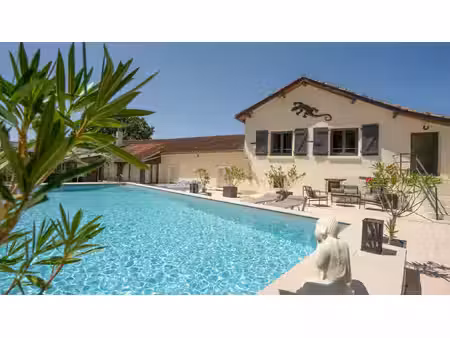 agréable propriété en pierre avec une maison principale  une