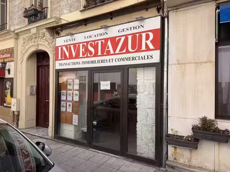 local commercial avec droit d'entrée