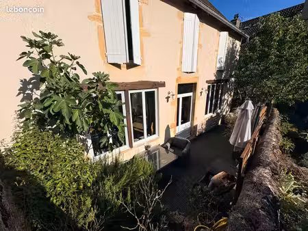 loft chaleureux au cœur de charolles – 158 m² - garage – terrasse arborée