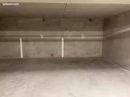 parking 15 m² chambery