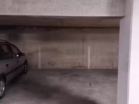 place de parking hyper centre le mans