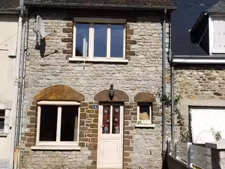 maison en pierre 80 m² – 2 chambres – terrasse et garage