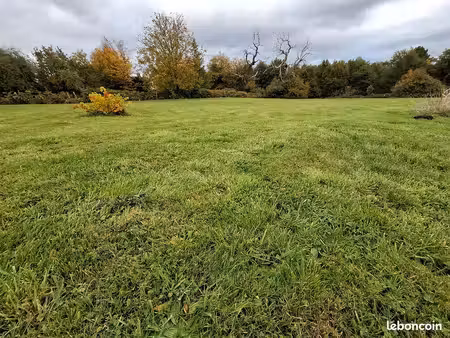 grand terrain constructible viabilisé de 1930 m² disponible libre constructeur situé à cha