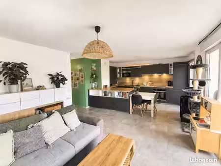 appartement t3 66 m² – poisy centre