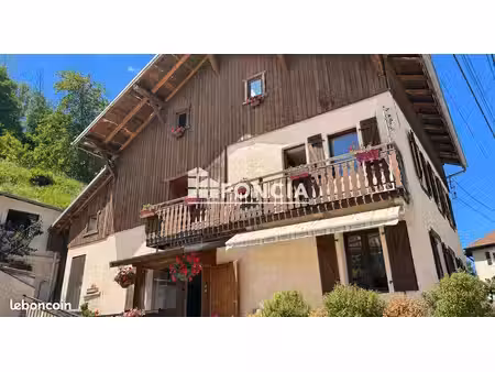 lumineuse maison sur les hauts de magland