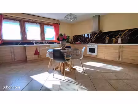 spacieux t4 duplex très lumineux avec balcon et parking privé