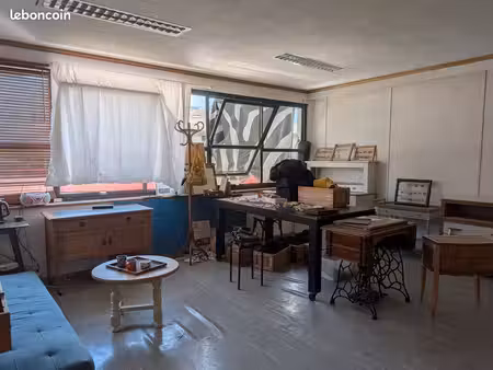 local bureau ou entrepôt 28m²  240 ht  proche centre-ville sallanches