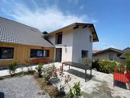 maison  143 m2  4 chambres et un bureau centre du vieux bourg  au calme