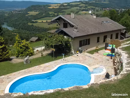 villa 7 pièces 137 m²