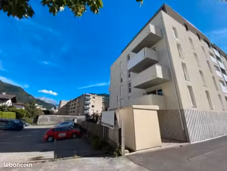 un appartement neuf à vendre à cluses  prix négociable