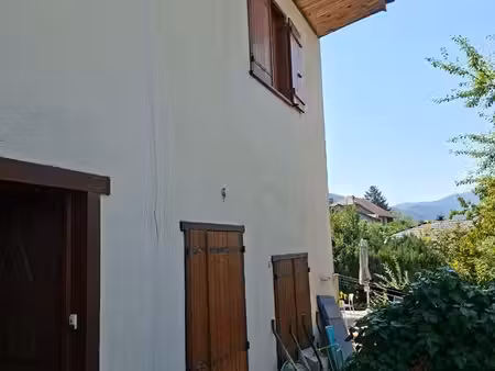 maison de ville mitoyenne 120 m² à aménager – vue lac – cervens