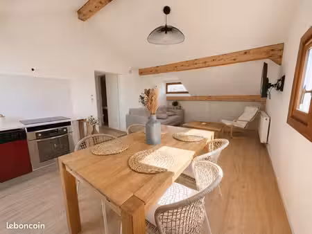 annecy - dernier  étage  rénové à 5 min du lac avec deux parkings et cave