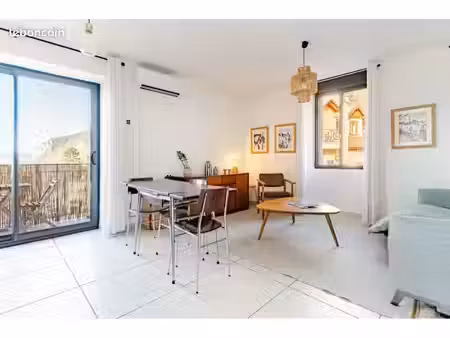 appartement meublé 2 chambres - vue lac - parking privé - veyrier-du-lac