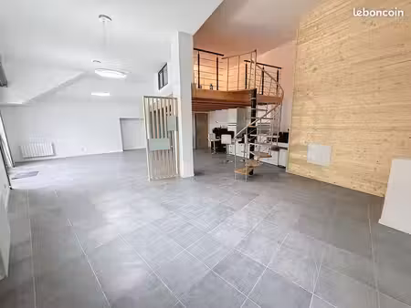 local commercial 85 m² avec mezzanine 20m²– bonne – 1 400 cc