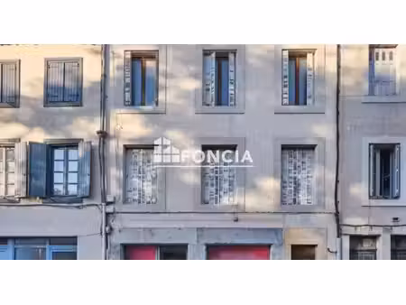 situé en plein cœur de carcassonne  sur la rue principale à fort passage piétonnier  ce lo