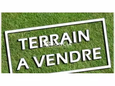 terrain viabilisé de 1077 mètres carrés prêt à construire dans quartier prisé de villeneuv