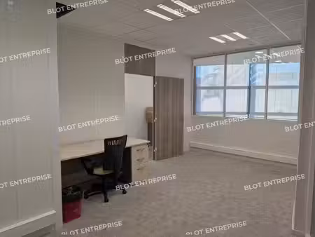 location bureaux 120 m²
