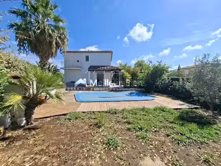 location villa 5 pièces 100 m² à saint-cyr-sur-mer (83270)  2 300 €
