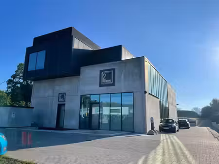 364 m² de bureaux à proximité de l’e40