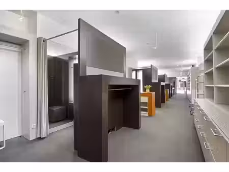 maison de ville spacieuse avec espace commercial à vendre à