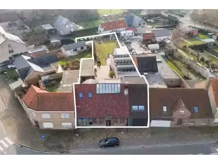 beveren aan de ijzer: handelszaak (momenteel horeca) met ...