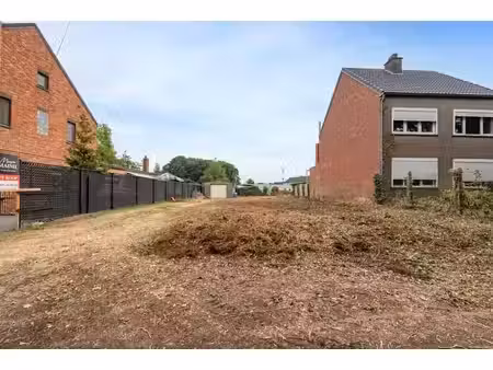 rustig gelegen bouwgrond van 591 m² voor halfopen bebouwi...