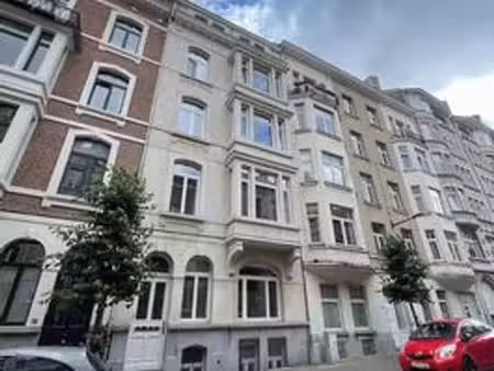 super appartement lumineux 2ch à ixelles avec belle terrasse