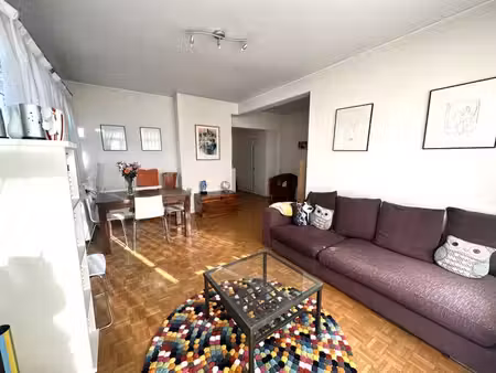 un appartement lumineux et calme tout près du chatelain!