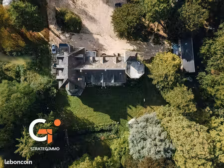 chateau 35 pièces 2000 m²