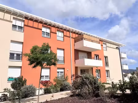t2 avec parking et terrasse à cavaillon